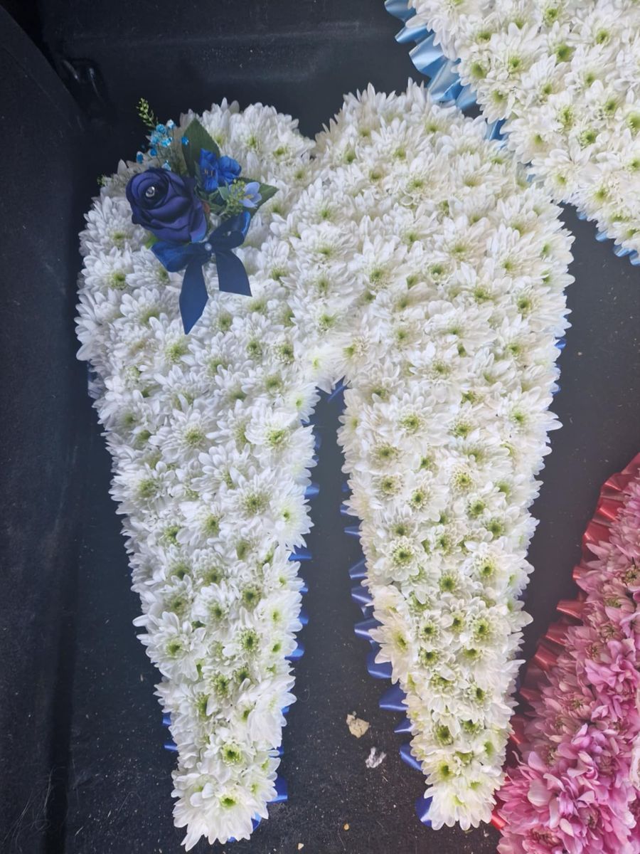 White & blue tribute by Wright Stripes Floristry