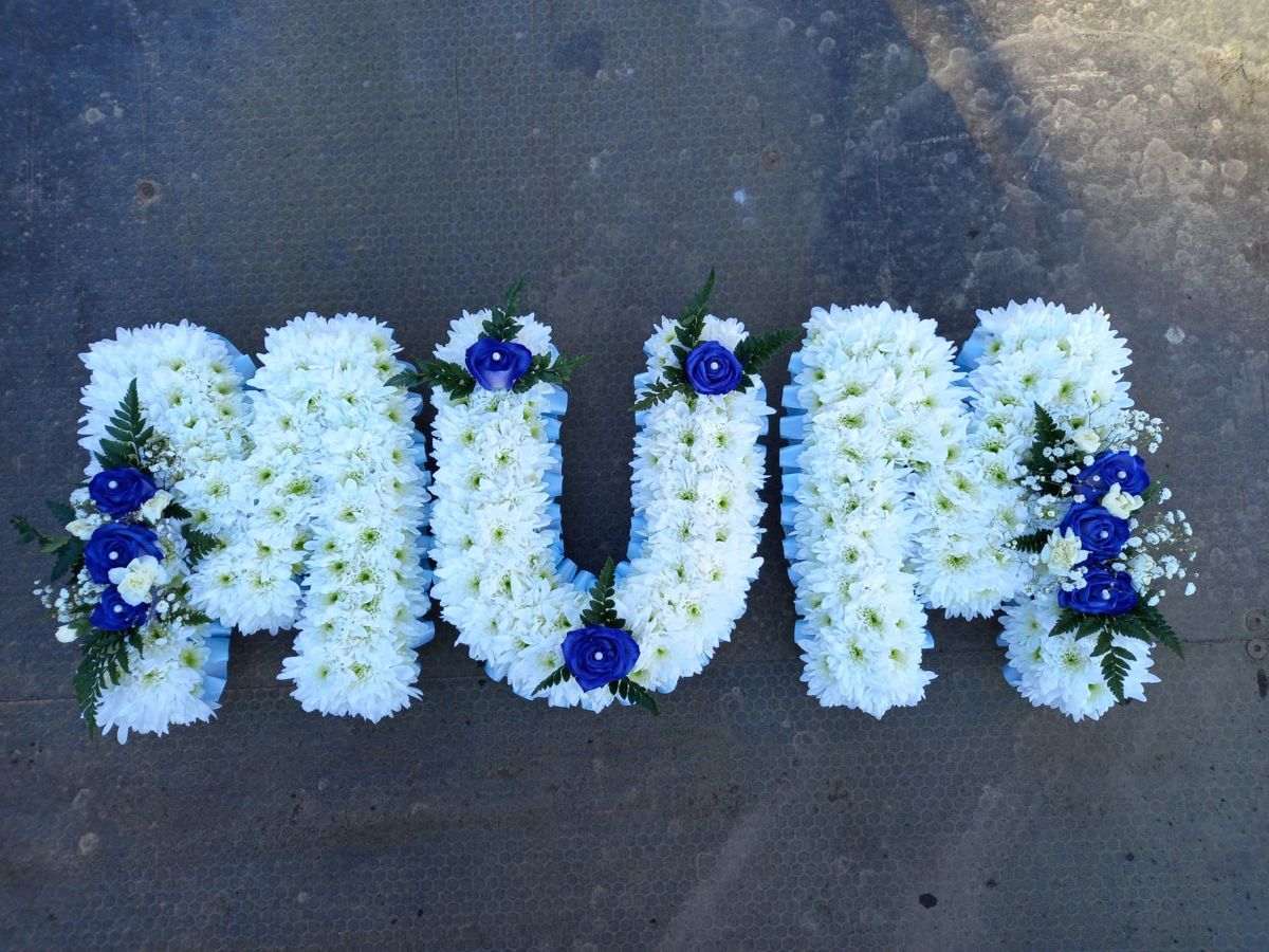 Mum tribute by Wright Stripes Floristry